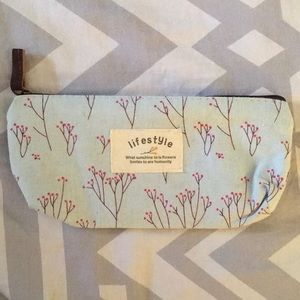 Small pencil case/makeup bag